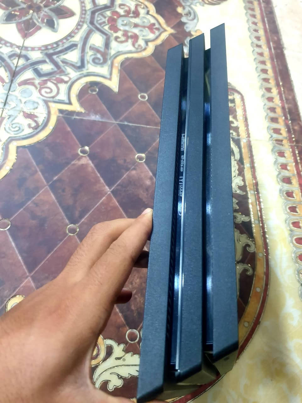 سلام عليكم بلي 4 برو مهكر نظام 9 ارقه نظام الجهاز لوك ستيكر  ذاكره 1 تيره مليان العاب كما موضح بلفيديو جهاز نظيف جداً كامل ملحقات الاصليه سعره 295 وبي مجال بسيط ***********
