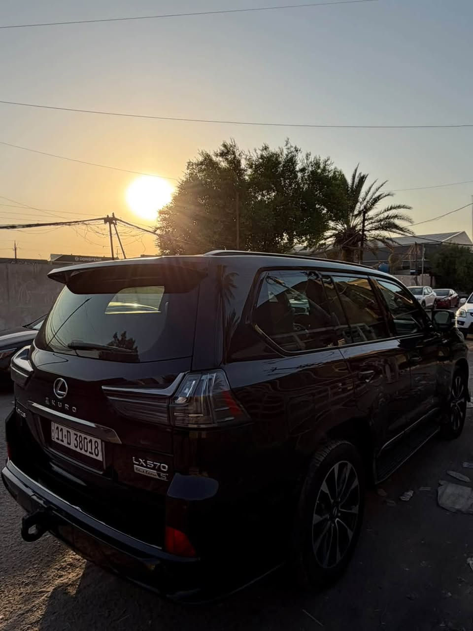 السلام عليكم
LEXUS 2021 S Kuro
السيارة فول مواصفات 
داخل احمر 
بيها قطعتين بارد
البنيد بي رصعة بارد صغيرة
والجاملغ الامامي هم بي رصعة 
السيارة ماشية 85
السعر 76$
للتواصل ***********
