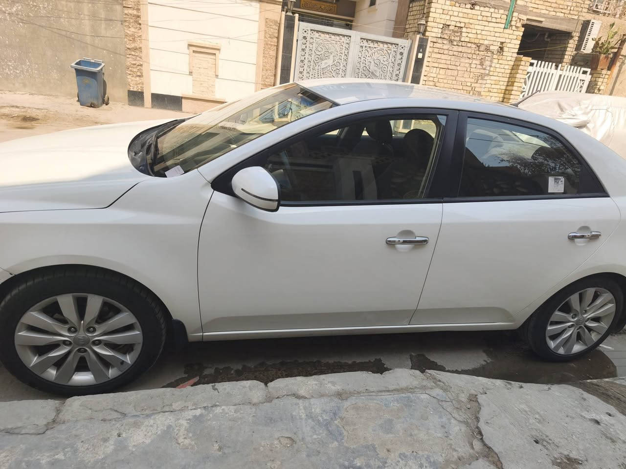 سيراتو خليجي موديل. ٢٠١٢  .كير ومكينه على الفحص ..تبريد  ثلج لانه قبل شهرين  تم تبديل منظومة تبريد كامله .والان تبريد ممتاز صبغ من الامام بالبنيد على گد شيرين والباقي مكفوله من الصبغ والتبديل .ومع ذلك  يفحص سونار قبل الشراء .. لمعرفة السعر  الاتصال على الرقم ***********..
