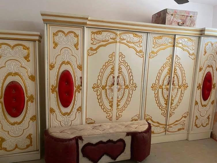 السلام عليكم غرفتين حلوات الله شاهد طبعن الغرف جابوهن صعدوهن فوك او تركوهن الغرف بل واقع احله اذا اشوفهوهن احله من التصوير  طبعن السعر،،، ❤️❤️ مليون او ربع،، او بيهن مجال حبايب المكان حله شارع 80 او متواجد وتساب حبايب ***********،،او بيهن مجال تدللون
