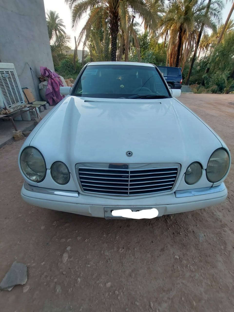 مرسدس ام عيون
على وضع الشركة 
بصمة تشغيل
موديل 1997 ابيض رقم اربيل  سعرها ٦٠ ورقة ***********
محرك 4 سلندر خراطيم اقتصادي
صبغ حزام مكفوله من ضربه قويه بيه شخط بالباب الخلفي السايق
تبريد امامي خلفي + ثلاجه 
منظومة زنون
