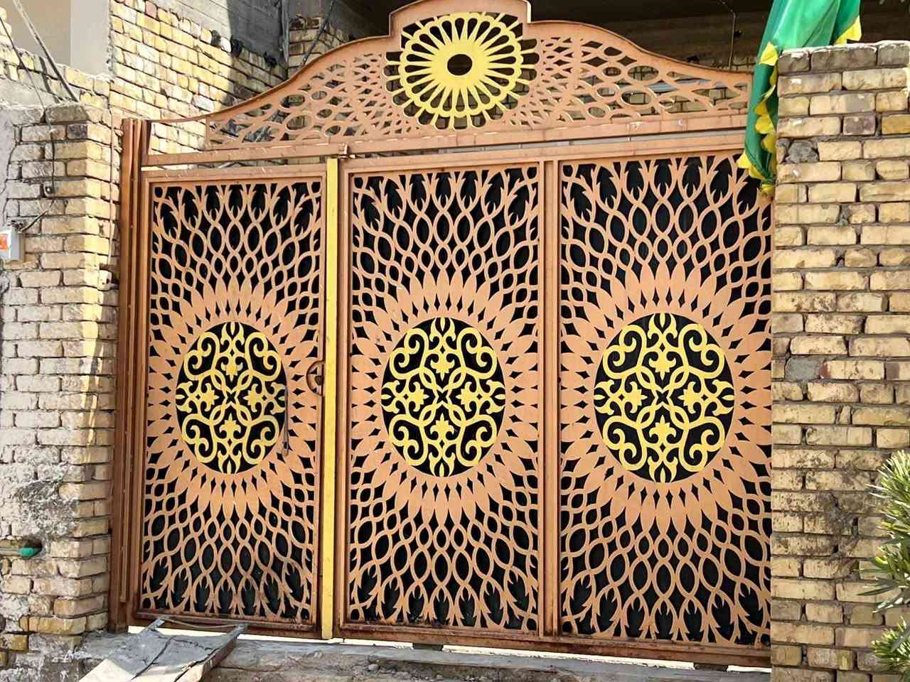 باب توزكام الطول مترين ونص مع التاج والعرض ٣ أمتار و ربع والسعر ٤٠٠ ألف وبيه مجال العنوان ميسان حي الأساتذه رقم الهاتف *********** عمارة, ميسان
