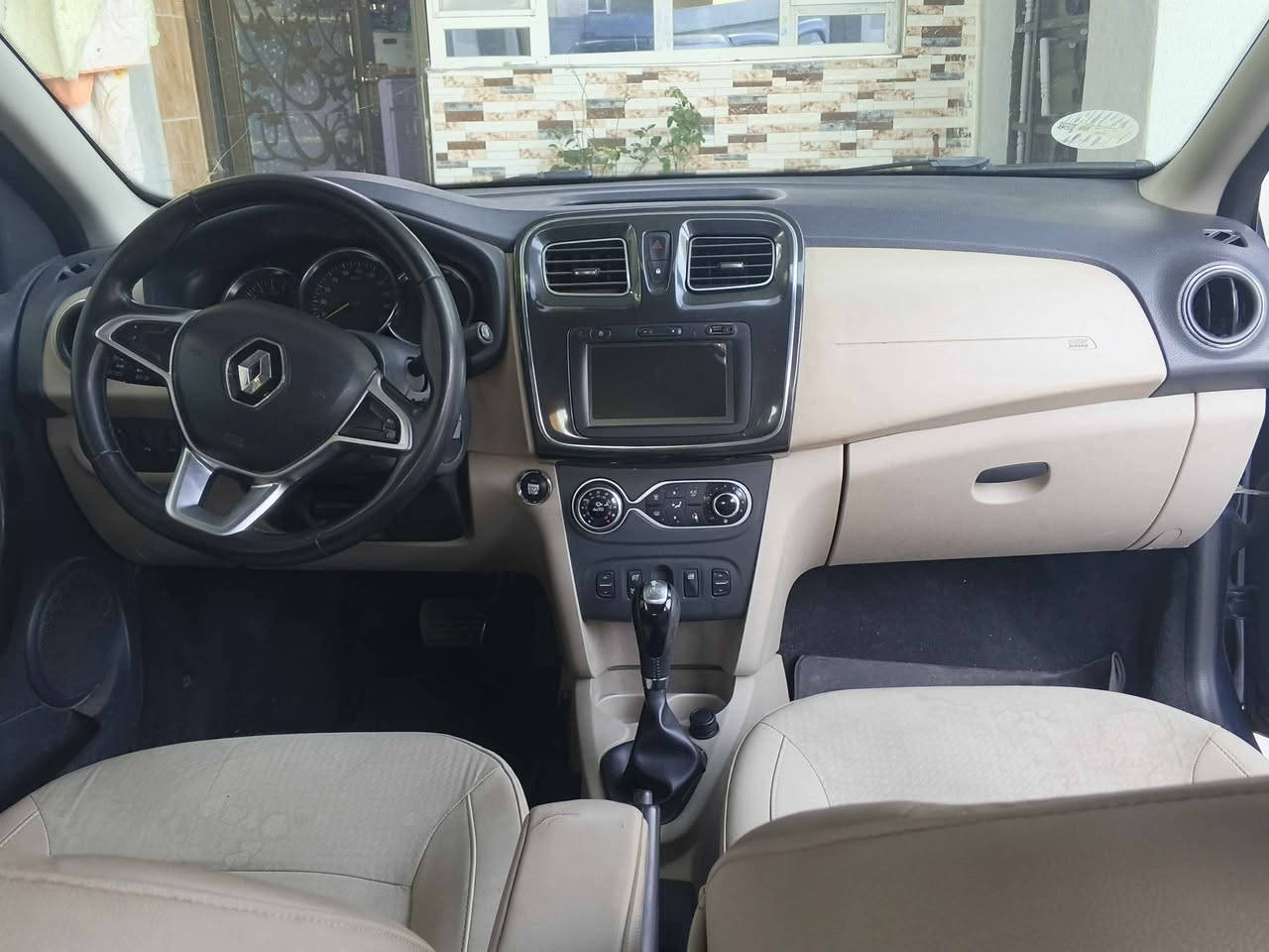 رينو سيومبل موديل 2019 مواصفات SE ،، سنوية سيارة جديدة لغاية 2031 سيارة باسمي شرط تحويل وكذلك سيارة مسجل في برنامج وقودي  كوبون الكتروني،،  دشبول شاشة تبريد ثلج . سيارة اقتصادية مكينة 1.6 ،، يوجد فيها قطعة واحدة وكذلك يوجد تكمة صغيرة في حوض صندوق بدون اي تأثير سيارة يأتي بنظام مكابح ABS وكذلك رادار و كاميرا خلفية ،، سعرها 75 ورقة وبيها مجال ،، أستفسار على هذا رقم *********** مكاني كركوك كركوك, العراق
