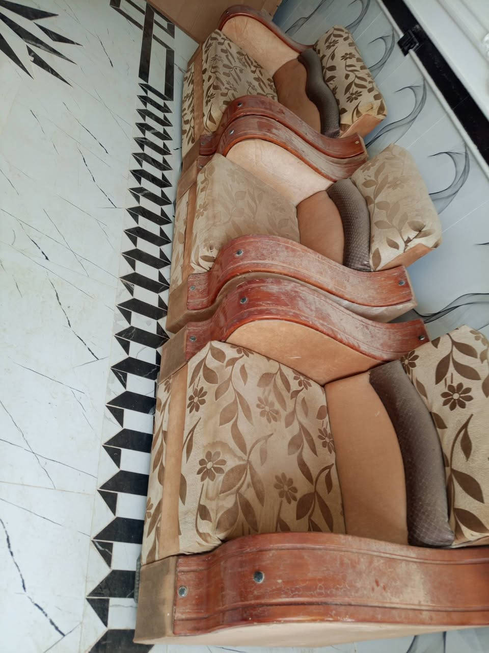 قنفات للبيع سعرهن 180 الاستفسار عل رقم ***********
