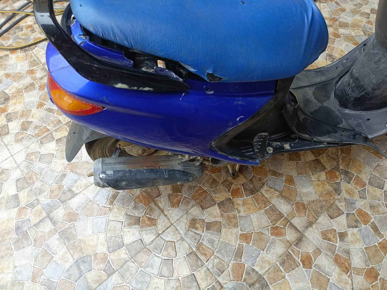 سلام عليكم دراجه فراشه.  تشتغل. بس بيها تبخير. دراجه كفرات كامله ومابيعا اي نقص   شوته وفلتر جديد وكابريته جديده كذالك *********** حله شارع 80  مال كربله. يم محطه  180
