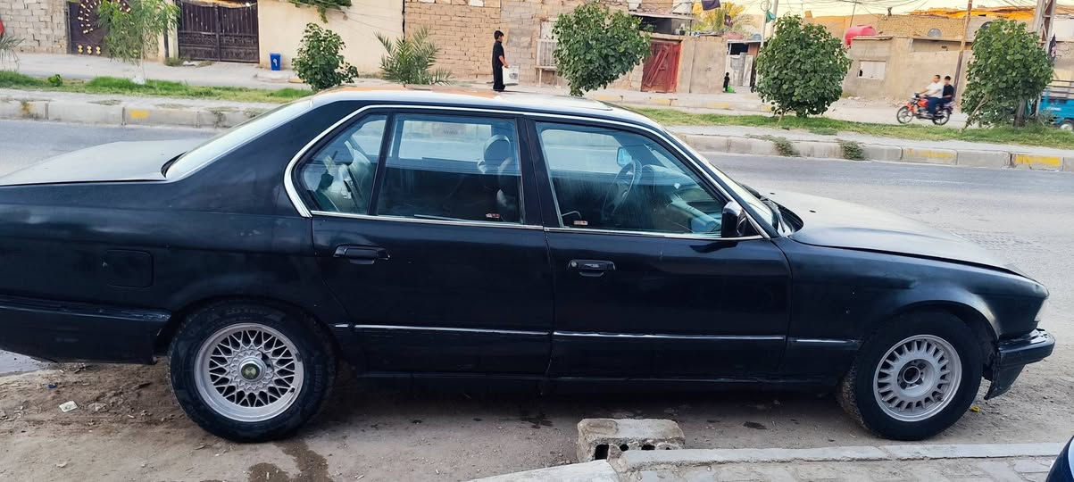 ​🚗 للبيع: بي ام دبليو (BMW 735i) موديل 1990 🚗
المواصفات والتفاصيل:

​الماركة والفئة: BMW الفئة السابعة (735i).

​الموديل: 1990.

​المحرك: 6 سلندر.

​الحالة الميكانيكية: المحرك والگير بحالة جيدة جداً.

​البدي موضح بدقة في الصور المرفقة.

​الموقع: كربلاء المقدسة.

​💰 السعر المطلوب: 28 ورقة (قابل للتفاوض البسيط )

​📞 للتواصل والاستفسار:

​رقم الهاتف / واتساب: ***********
