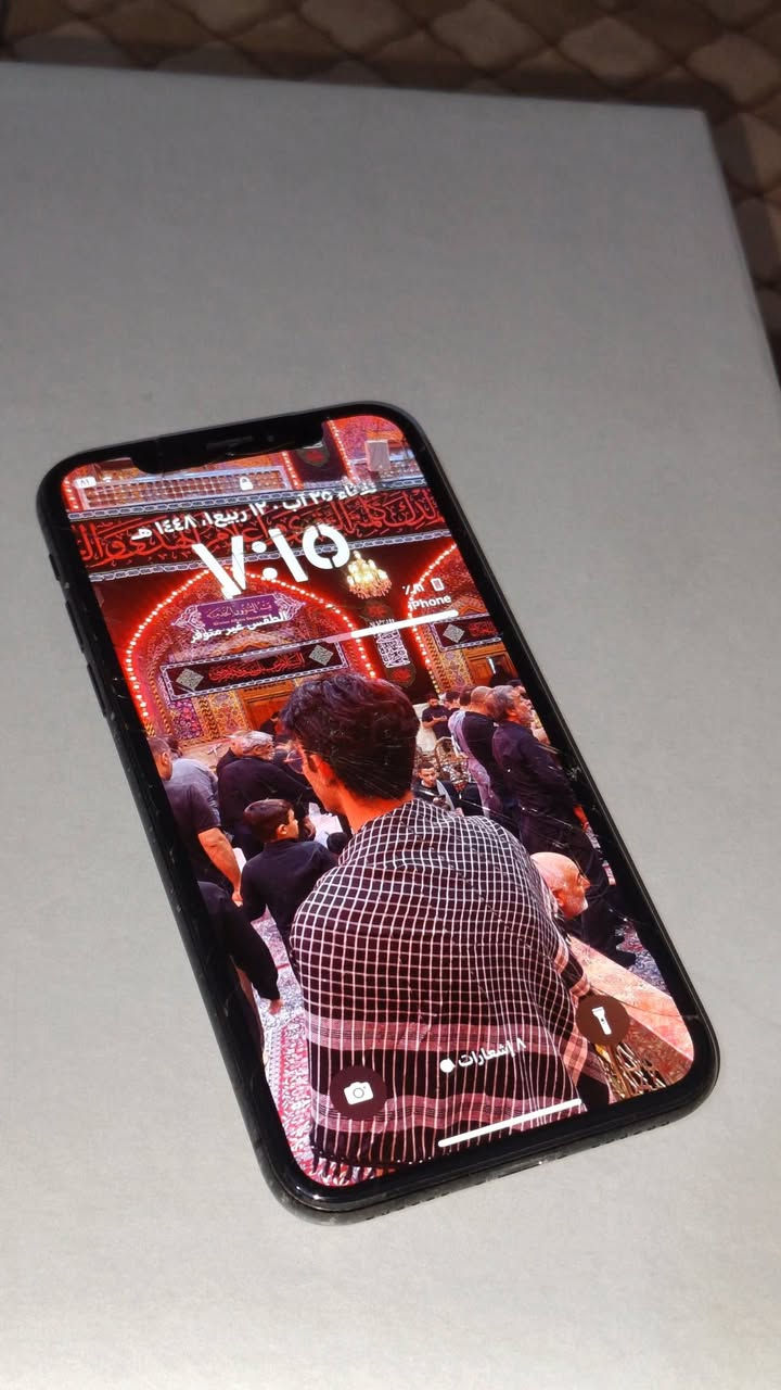 Iphone x 
لون رصاصي غامق 
ذاكره 256 
بطاريه 77
مفتوح ايكلود + شاشه مفطوره نفس ما ب الصوره
+ سماعه الخارجيه عاطله 
يفيد كجهاز ثانوي للخزن 
كامرته نضيفه وكلش حلوه 
الجهاز كلشي ممبدل بي 
ممستخدم متروك 
تواصل ***********
