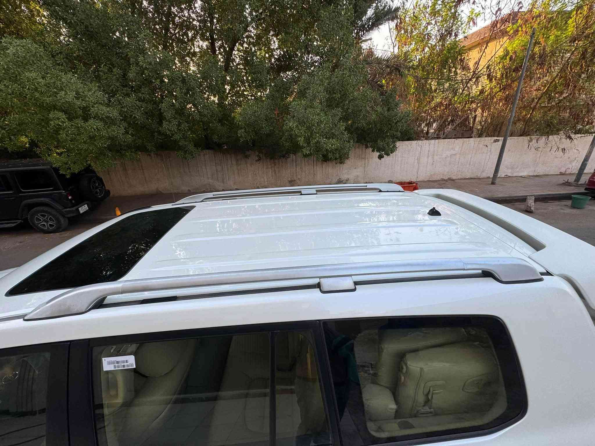 للبيع لاندكروز 2014 كفاله عامه 
سياره ماشيه 153 km مشي حقيقي شرط الفحص 
سياره فول الفول تشغيل عن بعد و ثلاجه و بقيه المواصفات معروفه 
سته سلندر 
مكينه و كير مكفولات 
السياره بيهه BDR كد شبر واحد بس و بيهه رصعات صغيره كلش 
سياره نضيفه جديده و ممشاهه حقيقي مكان السياره بغداد ساحه النسور 
السعر 355 ورقه 
استفسار خاص او اتصال ***********
