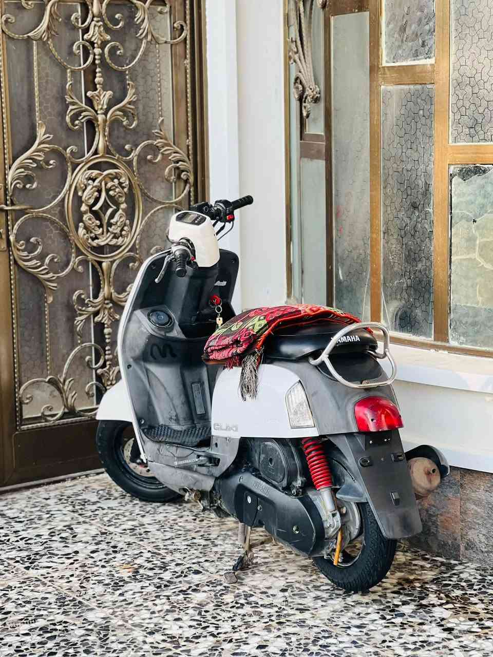 بوليس • ٢٠٠٩ • ابيض