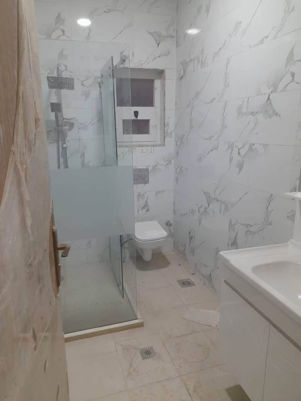 🏠 للبيع شقة مميزة في مجمع أيادي الكاظمية
📐 المساحة: 143 متر مربع

🏢 الطابق: الخامس

📍 الموقع: مجمع أيادي الكاظمية – بغداد

تتكون الشقة من:

🛏️ غرفتين نوم

🛋️ صالة

🍳 مطبخ

🚿 حمامين

💰 الشقة مؤجرة حالياً، مما يجعلها فرصة مناسبة للسكن أو الاستثمار وتحقيق عائد إيجاري.

البيع كاش والمبلغ ٢١٥ مليون مباشر من المالك

📞 للاستفسار: [***********]

للجادين فقط
