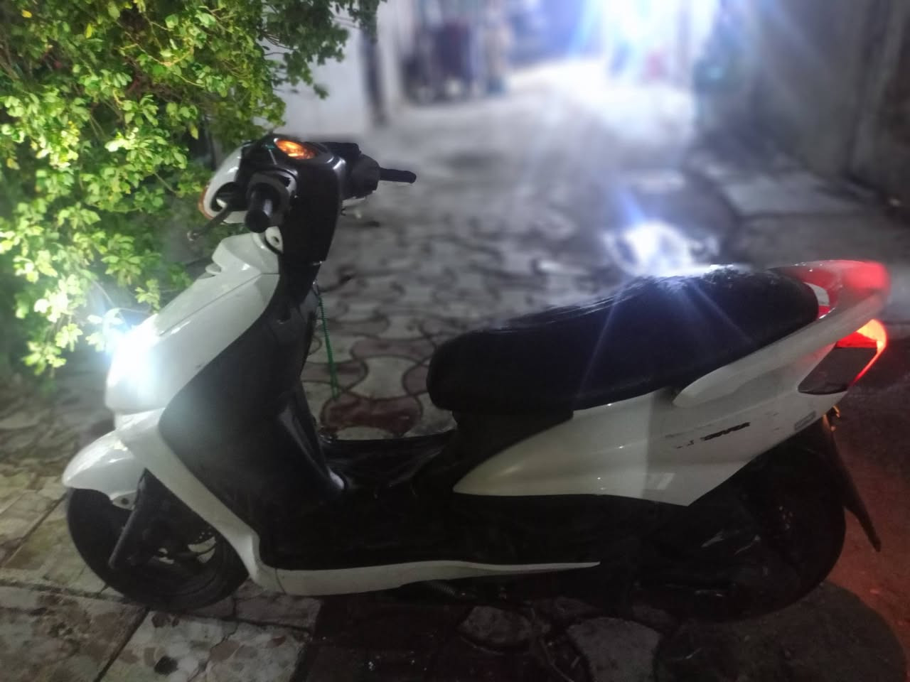 دراجه سكنس ثنيه 
كفرات ما بيهن شي بس شخوط 
دراجه نضيفه 
سرعة 110
كابريتر 
سعره 500و بيهه مجال
***********واتساب
بغداد العبيدي شهداء ثانيه
