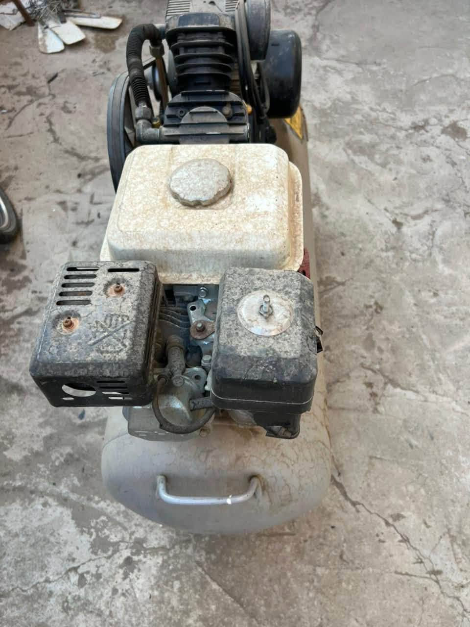 أغراض غسل للبيع بحالة ممتازة:
• مولدة 10 KV
• 45 أمبير
• كمبريسر هواء
• بطل مال زاهي
• مكنسة كهربائية

جميعها شغالة وبحالة شرط.
للاستفسار: ***********
