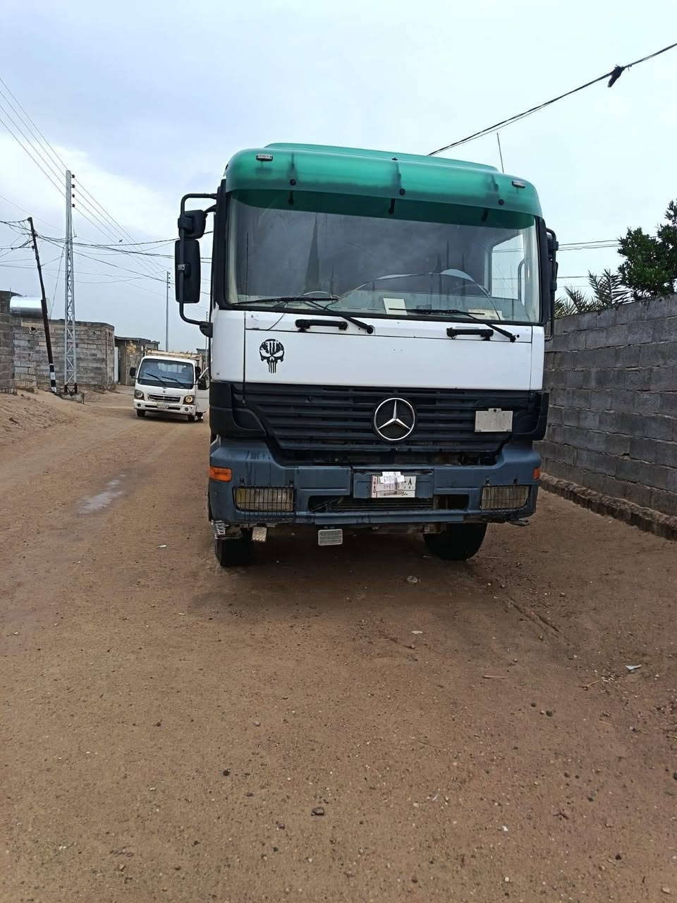 نساف للبيع موديل ٢٠٠١
مكينه 8
كير 240
عربانه ماموت ٣٣ متر
تخم تاير
تحويل مباشر
السعر ٦ شدات  التصال ***********
