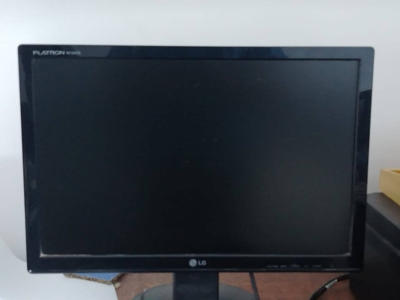طابعة كانون G3416 • حاسبة فوجستو • ميز مكتبي