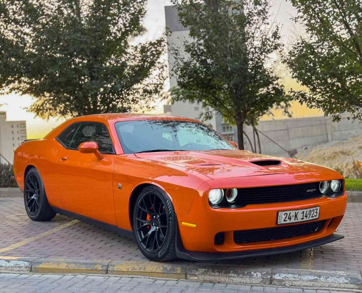 البرتقالي الأصلي 🇺🇸 | scat pack |

🔥 للبيع: دوج تشالنجر SRT 2021 — برتقالي أصلي 🔥

🚗 المواصفات:

* مواصفات فل أوبشن
* كاميرا خلفية + حساسات خلفية
* جنوط SRT قياس 20 إنش أمريكي
* سبويلر خلفي
* لايت أمامي زينون وكالة T/A أمريكي
* إشارات Smoke LED
* تشغيل عن بُعد
* كشنات تدفئة
* ستيرن Heated
* مقاعد جلد + كنتارا SRT كهربائية
* سقف rolls royce  
* شاشة كبيرة مع Apple CarPlay

🔧 التزويد الأمريكي:

* لويات تخم ماركة H&R
* بلكات NGK أمريكي Racing
* شوته Volant أمريكي أصلي
* Fuel Pump Racing
* ولف حرارة 82
* كاج أصلي
* أكزوز كامل Active
فجوج brembo

✅ حالة السيارة:

* صبغ 3 قطع فقط بدون ايرباك شرط
* تايرات جديدة
* السيارة تحويل وكالة بنفس اليوم
* رقم دهوك
* المكينه والگير لم يتم فتحهما 
* ممشى 75,000 كم
* المحرك والقير بشرط الفحص

🎨 الصبغ والحوادث:

* 3 قطع صبغ: جاملغ + باب + جامبغ خلفي
* بدون إيرباك
* بدون شاصي
* بدون لغود

💰 السعر: 188 ورقة، وقابل للتفاوض
السيارة مصروف عليها أكثر من سعرها، والتزويدات كلها مختارة بعناية

📍 موقع السيارة: السليمانية

📞 للاستفسار أو طلب المزيد من التفاصيل:
***********
*********** السليمانية, العراق
