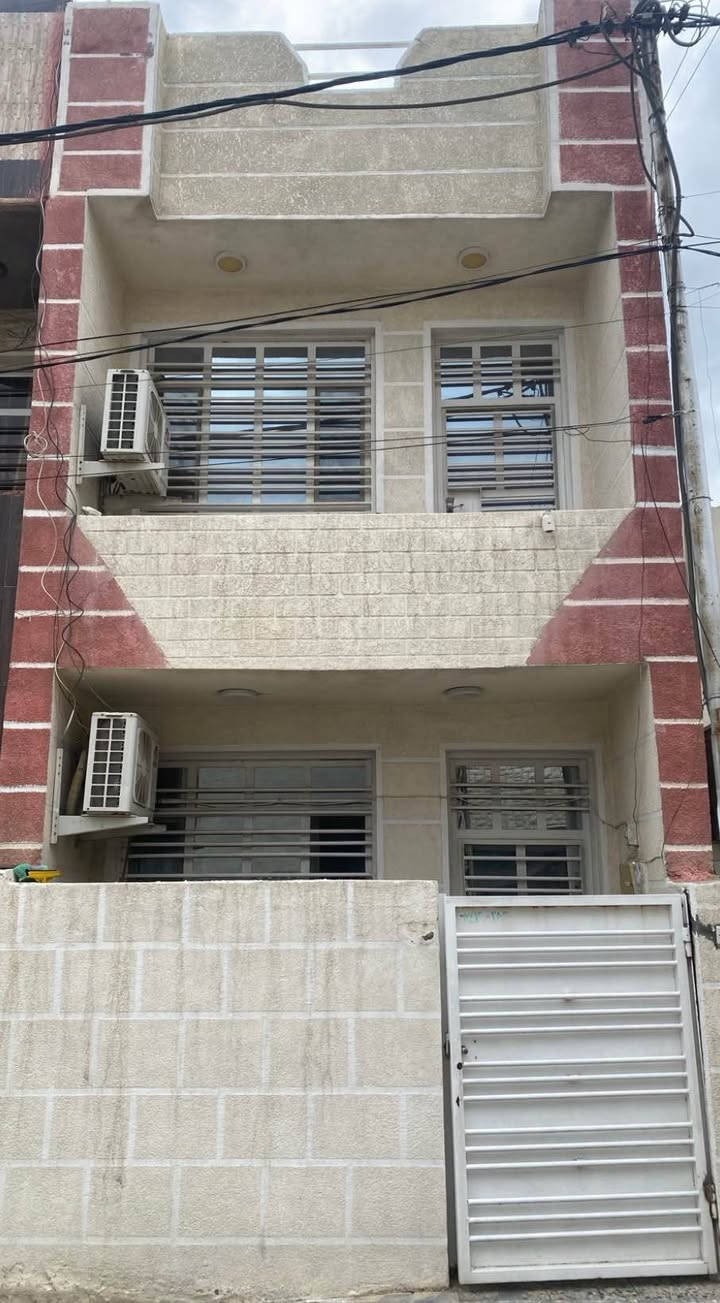 فرصة ذهبية للبيع في حي الجامعة - بغداد نادرًا ما تنزل بيوت بهالموقع وبهالمواصفات!
إذا تبحث عن بيت بموقع ممتاز، ومساحة مناسبة، ومنطقة مخدومة، فهذا البيت يستحق المشاهدة
الموقع: بغداد - حب الجامعة - محلة 633
شارع 66
منطقة مخدومة وقريبة من الأسواق والمدارس والخدمات
تفاصيل العقار:
المساحة: 50 متر
غرفتين نوم
صالة
مطبخ
حمام
منور
الواجهة: 4 متر
النزلة: 12.5 متر
تلتردد امعلومات او صور للبيت اتصلو على الرقم 0T704053273
جد فيديو كامل عن البيت اتصل على الرقم أعلا اسب للسكن أو للاستثه
وقع ممتاز وقريب من الخدمار
صة حلوة للعائلة الصغيرة أو لمن يبحث عن عقار للاستثه السعر: على الخاص اما السعر المكتوب فهو تقريبي السعر على الخاص
البيع فقطر أو تحديد موعد للمعاينة، راسلني خاص
وأولوية البيع لصاحب النصيب. ورب العالمين يسهل صور موجودة، والمعاينة خير دلير تتردد، يمكن هذا البيت هو اللي تبحث عنا
حي الجامعة بغداد بيت للبيع عقار للبيع عقارات بغداد بيت 50 متر استثمار عقار
*********** بغداد, العراق
