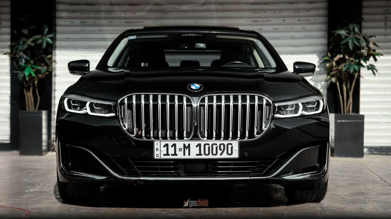 للبيع 

بي إم دبليو i 740   XDriveموديل 2022
ماشية  160 حاليا 
مشي في امريكا 130 
وراد امريكي 
حادث فقط الدعاميه مصبوغه فقط
بلعراق صار بيهه طخه بلباب السائق عدلته بارد فقط 
رقم بغداد مميز 

• مكينة وكير مكفوله كفاله محرك 
6 سلندر تيربو 
السياره جدا جدا نظيفه
• ناقل حركة ستبترونك 8 سرعات
• دفع خلفي 

المواصفات الأساسية:
• نظام ConnectedDrive أعلى فئة
• جنوط أصلية 
• فتحة سقف بانوراما
• مقاعد جلد  ذاكرة للسائق والراكب الامامي 
• شاشة وسطية iDrive مع Apple CarPlay & Android Auto
• شاشة عدادات رقمية
• نظام صوت فاخر Harmen &kardon
• شاحن لاسلكي
• إضاءة محيطية متعددة الألوان
• تحكم مناخي ثنائي المناطق
• كاميرات 360 درجة
• حساسات أمامية وخلفية
أنظمة السلامة والمساعدة:
• مثبت سرعة ذكي
• مراقبة النقطة العمياء
• تنبيه مغادرة المسار
• فرامل طوارئ أوتوماتيكية
 نظام تعليق الدبلات تصعد وتنزل 
بعد بيهه هواي مواصفات 
رقم بغداد . جاهزة تحويل مباشر 
السياره مخلفه  من شركة geoshield عليهه ضمان 

السيارة – نظافة عالية – استخدام شخصي 
فرصة مميزة لعشاق الفخامة والتميز

للتواصل 
***********
مكان السياره بغداد البنوك
