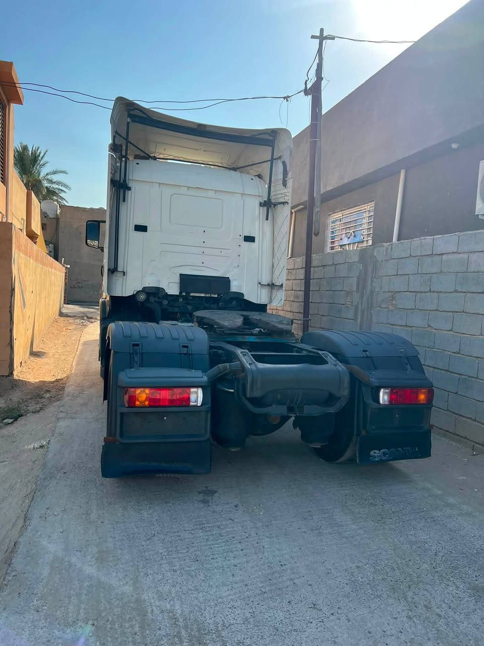 سلام عليكم اللبيع سكانية موديل ٢٠٠٢ رقم دهوك مربوطة فلات و صهريج بس وكاله قيادة بيه مكينة ٤٢٠ انجكتر جديدة كير 3*3 جديد اكسن جديد رتايدر السيارة جديدة السعر ١٠٥ لاستفسار عل رقم ***********+ ‭***********‬
