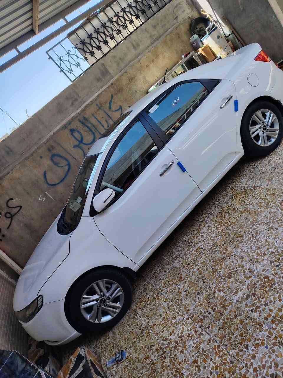 كيه سيراتو فول مواصفات موديل 13 سياره جديده بيها سانور بدون صبغ بيها ملاحضات صغار بارد  محرك شرط 
مكان سياره موصل ناحيه كوير ***********
سعر 115 ورقه بيها مجال للطيبين سياره مالت بيت
