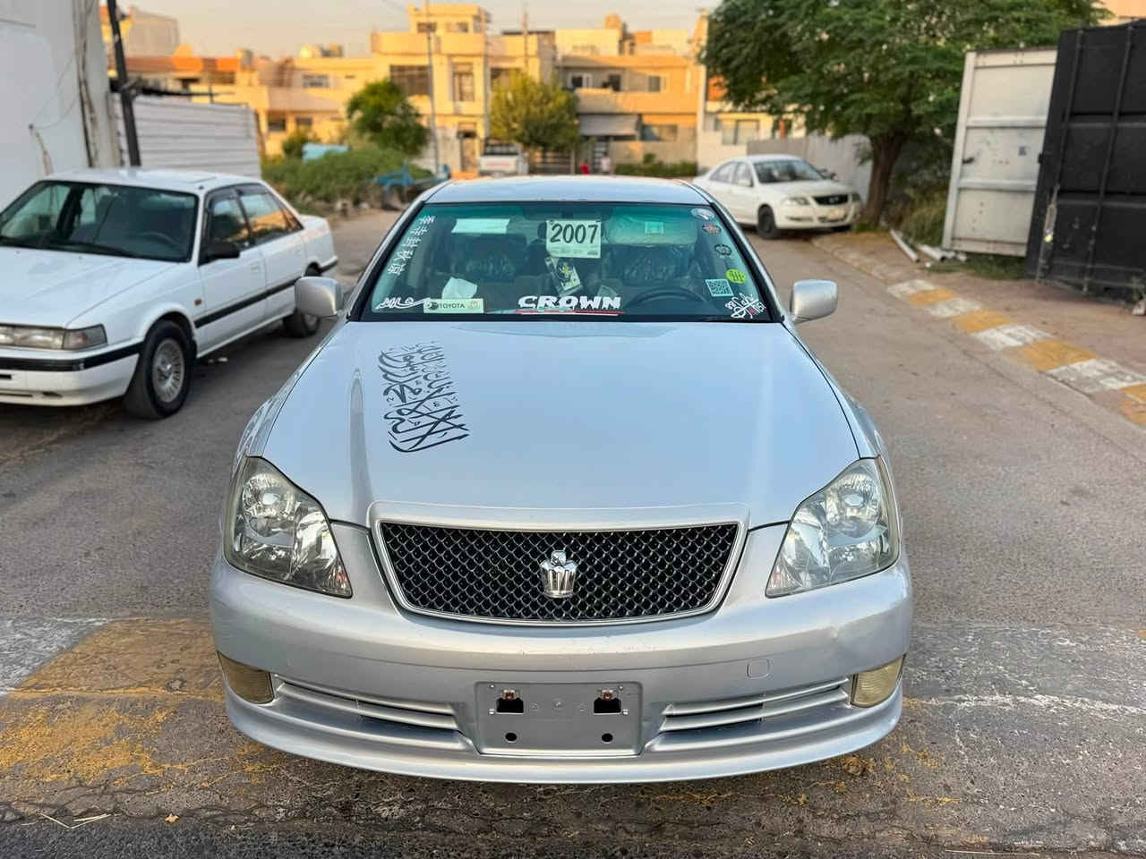 سڵاو لە هەموو لایەک فرۆشتنی خێرا شایینە براوە سعری ٤٥ گەڵاو مەعامەلە کۆدی هەیە و بالکۆدی وەرگیراوە جام  دواو پێشی هەڵگیراوە تەبریت سارد وگەرم مەزبوت سەیارەکە کامل مەسروفە گێر و مەکینەی ۸۲ ماڵی دۆستە گەر موشتەریت تێل بکە
شوێن / چەمچەماڵ
ژ.م/***********       ***********
