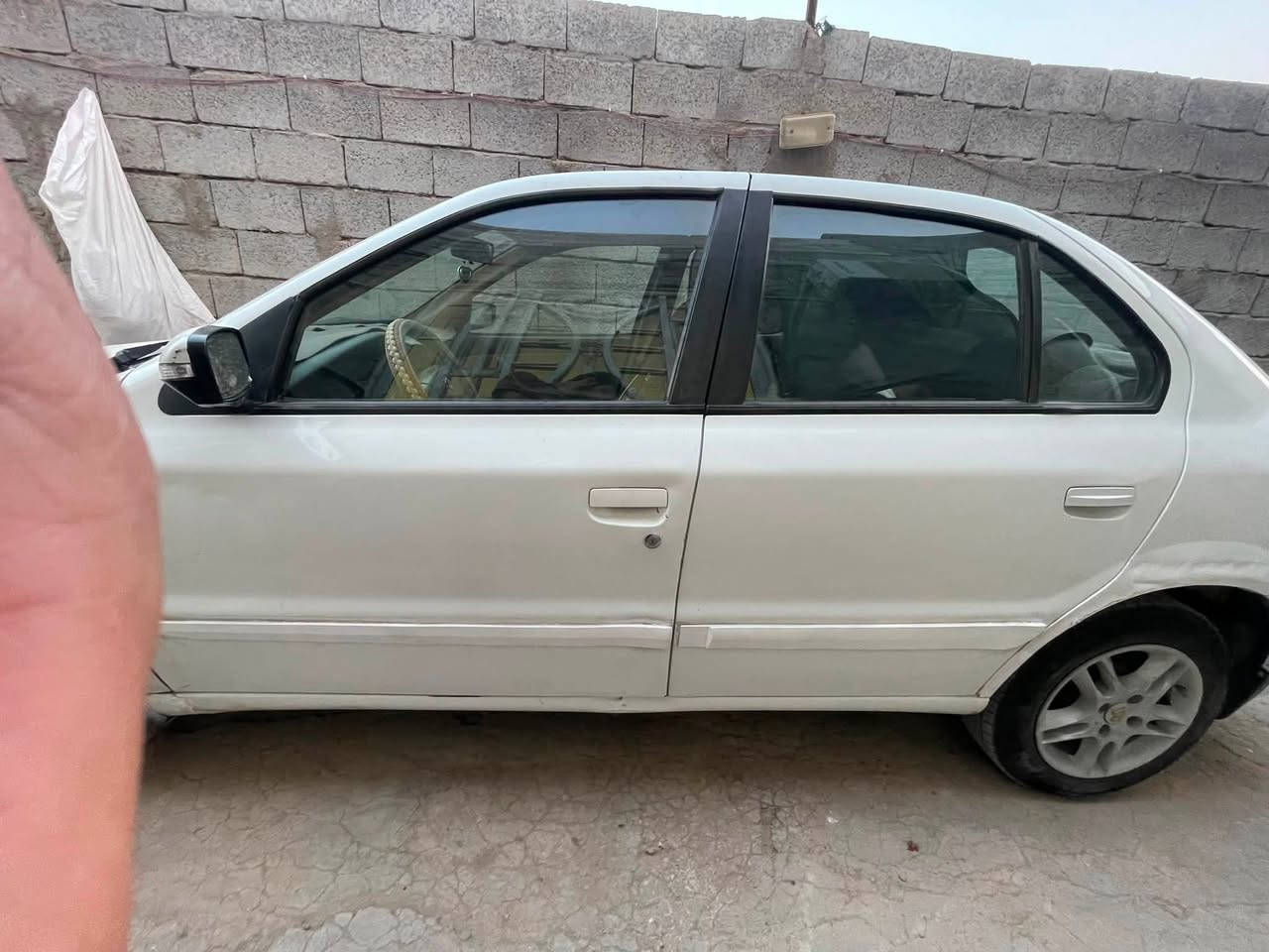 سياره سمند سورن ٢٠١١ للبيع بلاديه بدون صبغ وشوف العين
دعمه مابيه بيه دحجه بالخشم مال الجاملغ وشخود بلباب العبري شرط التحولي بسمي تبريد شغال مكينه نضيفه 
تجي وتشوف قطعتين تبريد رقم بصره السعر ٤٥بيه مجال بسيط حق الجيه 
***********
