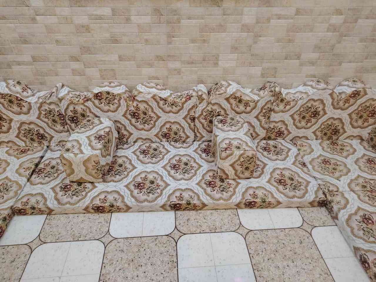 السلام عليكم
جلسه عربيه 11/5متر ونص ونضيف جدا الشراي يتصل علي رقم ***********
