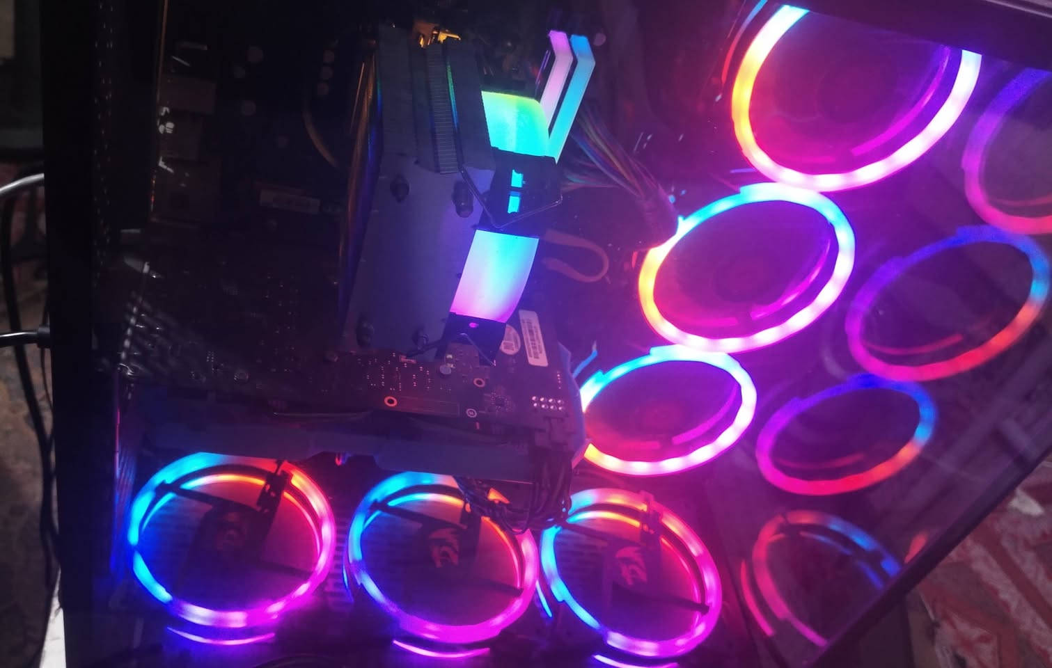 ​تجميعة بيسي احترافية (قطع نظيفة كلش بدون أية مشاكل):
المعالج: Intel Core i5-10400F

​كرت الشاشة: GTX 1660 Ti 6GB

​اللوحة الأم: ASRock H470

​الرامات: SKhynix 16GB (8x2) RGB

​التخزين: SSD 256GB M.2 Bullet + 1TB HDD

​البور سبلاي: Power Supply 500W

​المبرد: مبرد هوائي احترافي (مو ستوك)

​الكيس: كيس رهيب مع 6 فانات إضاءة

​ملاحظات وعروض إضافية:

​القطع كلها بحالة ممتازة ونظيفة جداً وبدون أية مشاكل.

​كراتين القطع موجودة بالكامل.

​هدية مع التجميعة: ماوس ألعاب احترافي من شركة Redragon 🖱️🎁

​العرض للكيس فقط (بدون شاشة).

​السعر: 640 ألف دينار عراقي (قفل بدون عمولة)

الموقع: بغداد - الزعفرانية

يتوفر توصيل لجميع محافظات العراق 🚚

​للتواصل والطلب: ***********
