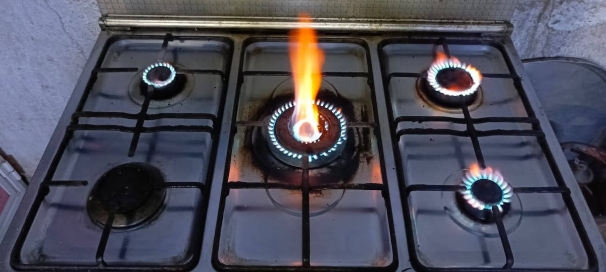طباخ • نظيف • عين مكسورة