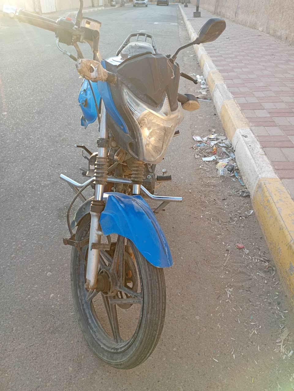 السلام عليكم دراجه للبيع السعر 400وبيهه مجال بدون اوراق اتعهد سرقه وطلب محرك بي تبخير مكاني الرمادي التاميم القادسيه الثانيه رقمي ***********ابو ساره
