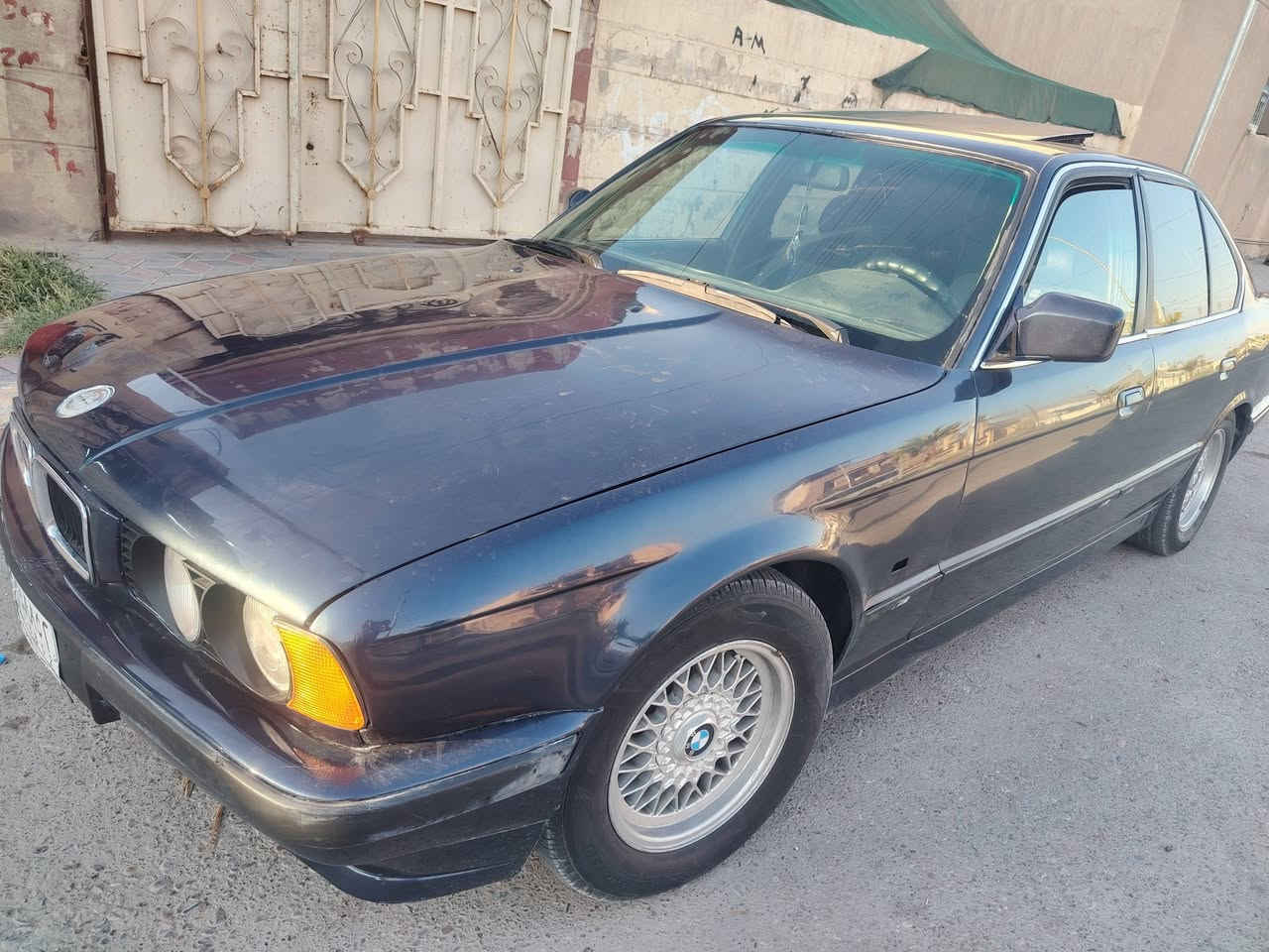سلام عليكم بي ام للبيع حجم ٥٣٠ محرك مفتوح ٣٥ شرط التحويل تريد وكاله تريد تحويل مثل ماواضحه بالصوره السعر ٤٨ وبيه مجال شي قليل مكاني تكريت القادسيه شارع مستشفي العسكري وشراي يتصل ***********
