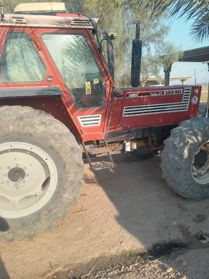 سلام عليكم مكينه فيات 160 هيه وغراضهه مكينه مكفوله كير محرك اكسن تواير شرط مع دسك و فدان و معدلان تلاثه ونص متر مكان بغداد تاجي ***********/***********
