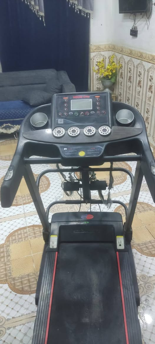 سلام عليكم جهاز ركض للبيع نظيف يحمل الوزن 150 
السعر 250وبيه مجال قليل مكاني ناصريه مركز اتصال عل  ***********
