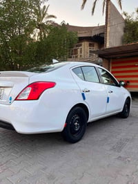 نيسان سني ((هندي)) شركة السور السيارة ماشية قليل وضع الزيرو 28 الف فقط...