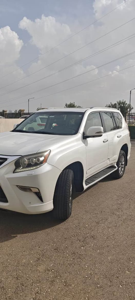 لكزس GX 460 — سيارة SUV موديل 2014 فوول مواسفات‌‌‌‌- بێ سبووغ- یەک دەست شرکە سردار

*********** - موبايل

ماشي 190 الف كيلو متر  ايد واحد استلام شركة سردار 

المحرك والأداء
 • المحرك: V8 سعة 4.6 لتر
 • القوة: 301 حصان
 • العزم: 446 نيوتن.م
 • ناقل الحركة: أوتوماتيكي 6 سرعات
 • نظام الدفع: دفع رباعي FULL TIME 4WD
 • نظام الدبل: خفيف وثقيل
 • استهلاك الوقود: تقريباً 7–8 كم/لتر 
الأداء على الطرق
 • نظام Multi-Terrain Select للتحكم على التضاريس
 • نظام Crawl Control للتسلق على الطرق الوعرة
 • قفل تفاضلي مركزي
 • نظام KDSS لتحسين ثبات السيارة عند المنعطفات
الركاب والمساحة
 • تتسع لـ 7 ركاب (3 صفوف)
 • صف ثالث قابل للطي لزيادة المساحة
الراحة الداخلية
 • مقاعد جلدية فاخرة
 • مقاعد أمامية مدفأة ومبردة
 • مكيف ثلاث قطع مستقل
 • شاشات عدد ( 3 ) كبيرة
 • فتحة سقف 
 • نظام صوت فخم من شركة  Mark Levinson 
أنظمة الأمان
 • 10 وسائد هوائية
 • نظام الثبات الإلكتروني VSC
 • منع انزلاق العجلات TRAC
 • كاميرا خلفية + حساسات أمامية وخلفية 
 • كاميرا 360° 
 
التجهيزات الخارجية
               • مصابيح LED أمامية وخلفية
 • ويل حجم 18 بوصة
الميزات الإضافية
 • مقاعد كهربائية 
 • تحكم ثبات في المنحدرات
 • مرايا جانبية قابلة للطي كهربائياً
 • مفتاح ذكي + تشغيل بلا مفتاح
 •  مثبت سرعة ذكي (Cruise Control) 
رادار امامي متكيف
 
السعر 320 ورقة وقابل للتفاوض  
العنوان : محافظة اربيل 
       *********** للتواصل أربيل, العراق

