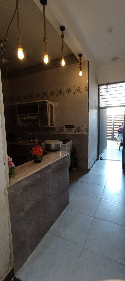 ياالله بيت طابو صرف طابقين طابوك والسقف كونكريت 
والطابق الثاني هيكل البناء ثرمستون
 والسقف عگاده مساحه 100متر الواجهه 5 والنزال 20
العنوان حي العسكري شارع سيد جواد وتنزل وانوب داخل الفرع
 كافة الخدمات ماي ومجاري وكهرباءوالتبليط بالباب 
 السعر  73 تنطي 50 وتسدد 23 مليون الباقيات اقصاد اسكان للدوله بالشهر تدفع 174الف اي استفسار اتصل ***********
