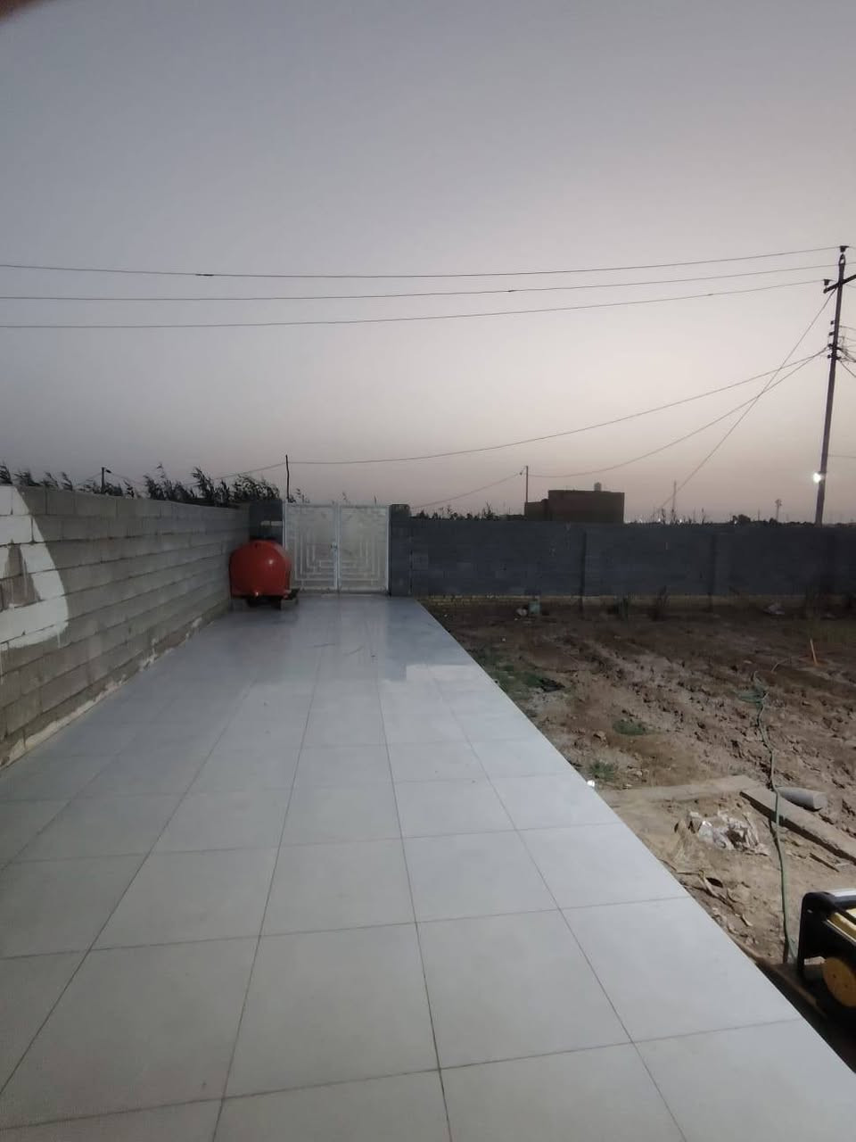 السلام عليكم بيت للبيع مساحه الارض 750 متر في منطقه المزبانية الاستفسار الاتصال على الرقم 
@***********
