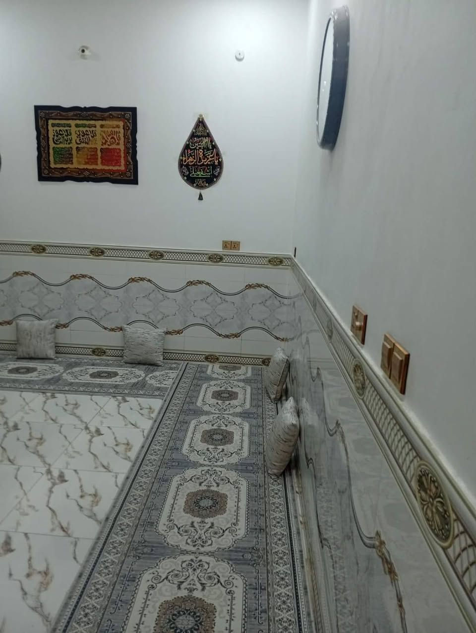 السلام عليكم ✋بيت للبيع الناصريه الحي العسكري🏠
المساحه ٢٠٧ حديث البناء طابق واحد   غرفتين🛏️ استقبال صاله مطبخ 🧑‍🍳 حار بارد كلدور موزع مناور  مجموعة صحيان خارجيه وداخليه🚻
عندك عقار🛖 للبيع ماعليك فقط مراسلتنا✉️
على صفحه✋او على اتصل على وتساب 📜
*********** وتسابhttps://chat.whatsapp.com/CgF4j4SEF8eL8MxtcRHqut
