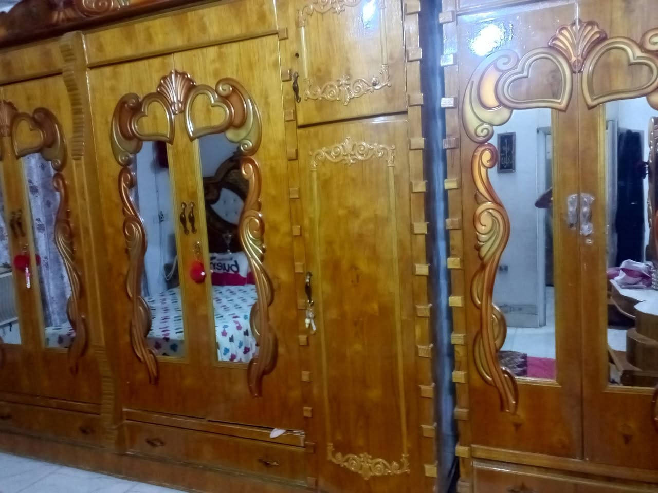 من رخصه مدير كروب لبيع غرفه خشاب.ضخمه حلوة     صاج ست بوب قاطين نظيفه اخت الجديد مصار 7 اشهر من خذتهه مع ملحقاتهه جربايه ميز تواليت. مرايه كامله اي ظرر مابيهه تحي تفحص وشوف بعينك نظيفه سعرهه  مليون بيهه مجال لطيبن حك جيه شهربان حي المهدي ***********.         ***********
