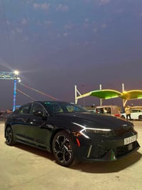 K5 2025 السياره وارد امريكي ضررها بنيد فقط  بدون صبغ  ماشيه 17 الف كم ...