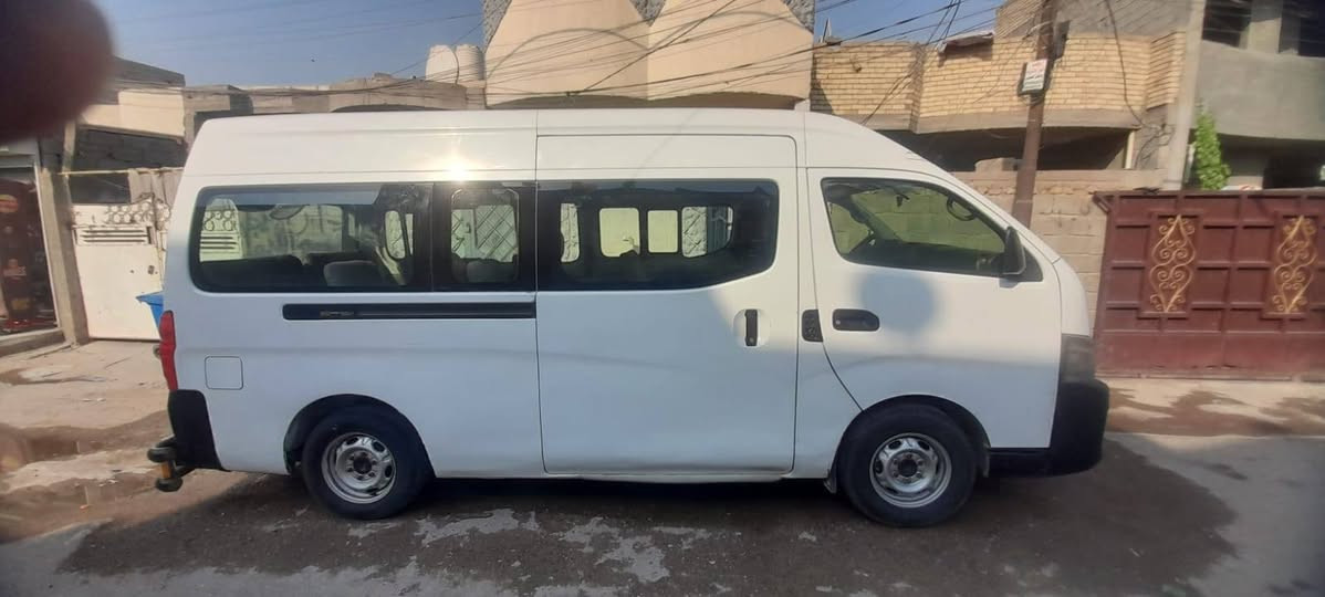 سياره نيسان يورفان ٢٠١٤ مكينه وكير مكفولات سياره نضيفه بيهه نص من باب السلايت رشه صبغ وبالجنطه شبرين رشه صبغ تبريد ثلج السياره جاهزه مابيهه اي نقص رقم بغداد وبسمي تحويل ثاني يوم 
سعر ١٦٥ وبيهه مجال للشراي 
السياره مكانه بغداد الدوره 
***********
