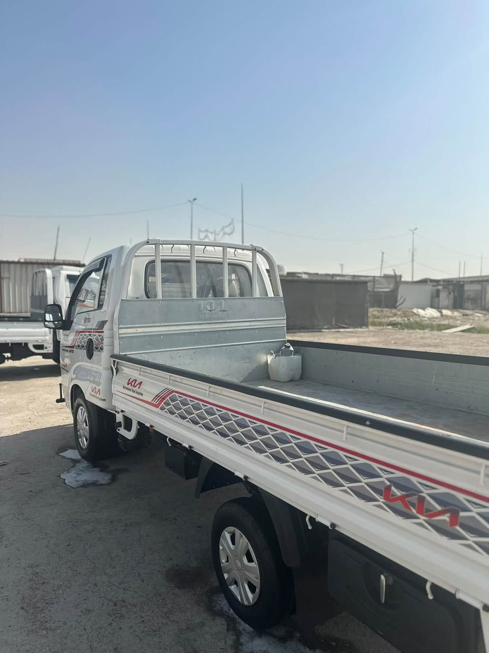 السلام عليكم كيا بنكو 2700موديل2018رقمه بغداد دولي حداديه جيده محرك جيد العنوان بغداد رقم الموبايل ***********
