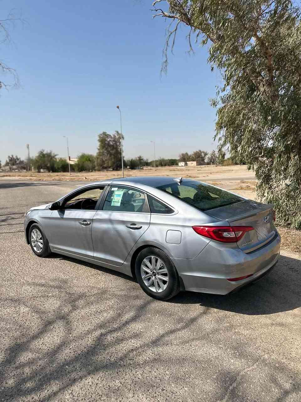 سوناتا 2015 وارد كندي 
بدون حادث فقط بنيد مبدل بسبب عطل في القفل ( البنيد طاير )الكير والمكينة بحالة جيدة جدا التبريد شغال بالكامل الدواخل نضيفة ، السيارة تحتاج الى حدادية صدر ، سنويتها انتهت صارلها 10 ايام والسيارة مو بأسمي ، بيها السنتر لوك واكف (القفال) ، بيها تخم تاير جديد وتخم ويلات جديدة ، السعر 104 وبيها مجال بسيط ، مكان السيارة البصرة الزبير (للتواصل ***********) فقط واتساب متواجد
