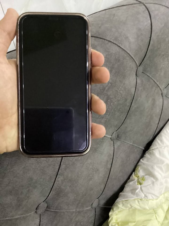 ايفون ١١ ذاكره ١٢٨ بطاريه ٧٥ شرق اوسط مامفتوح ولا داخل تصليح شرط الفحص عل ايدي من فتحته من كارتونه لهسه مكفول من كلشي للبيع ***********
