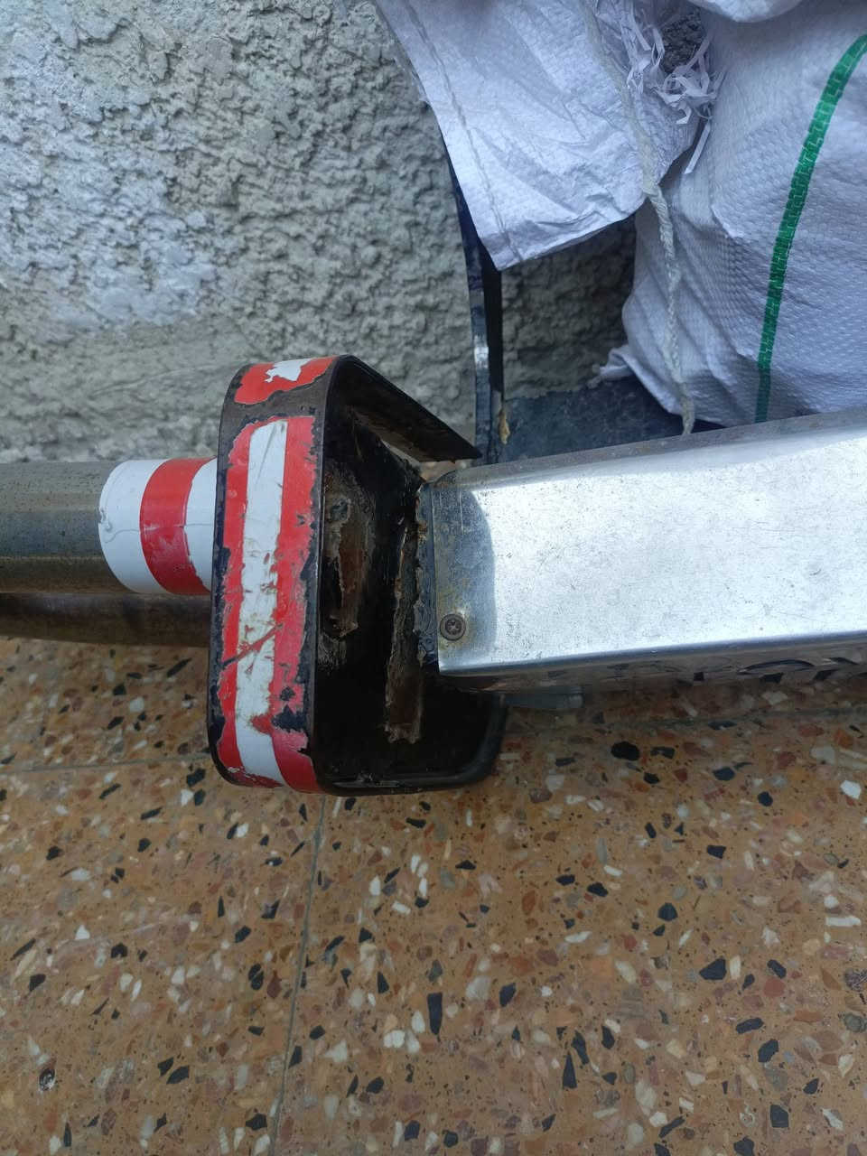 درع ستيل  وزن ثقيل مال هايسه للبيع
شوي طاك يرادله بس لحيم قليل 
السعر 95 وبيه مجال 
مكاني مدينة الصدر 
رقمي ***********
