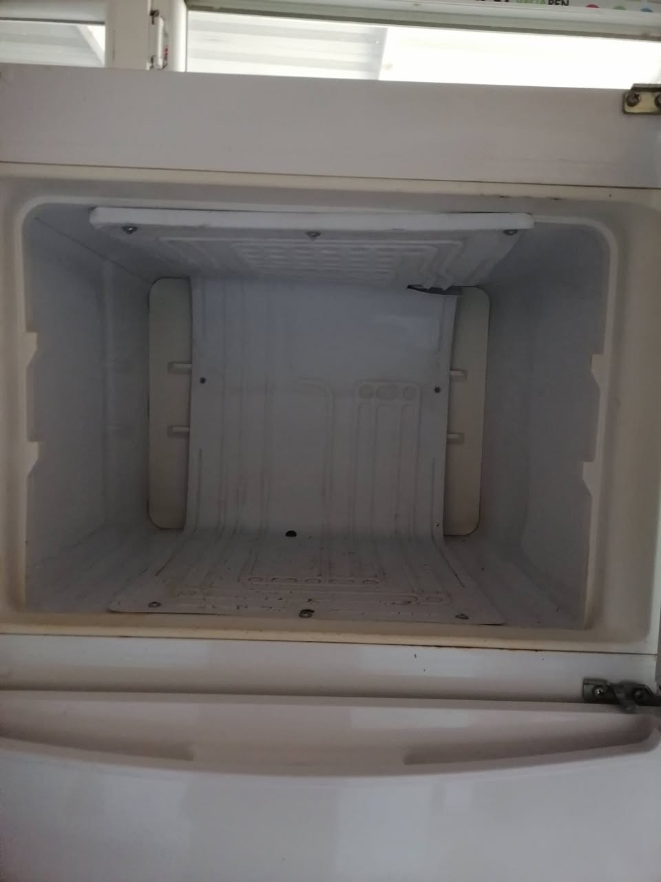 ثلاجة اللبيع شغل سعرا ١١٠ بي مجال كركوك حي العروبه يم ملعب خومسي او وكف قديم حجم ١٦ قدم مبدل فرزر مابي اي عيب شغال بل شرط ٧ايام ضمان
***********
***********
