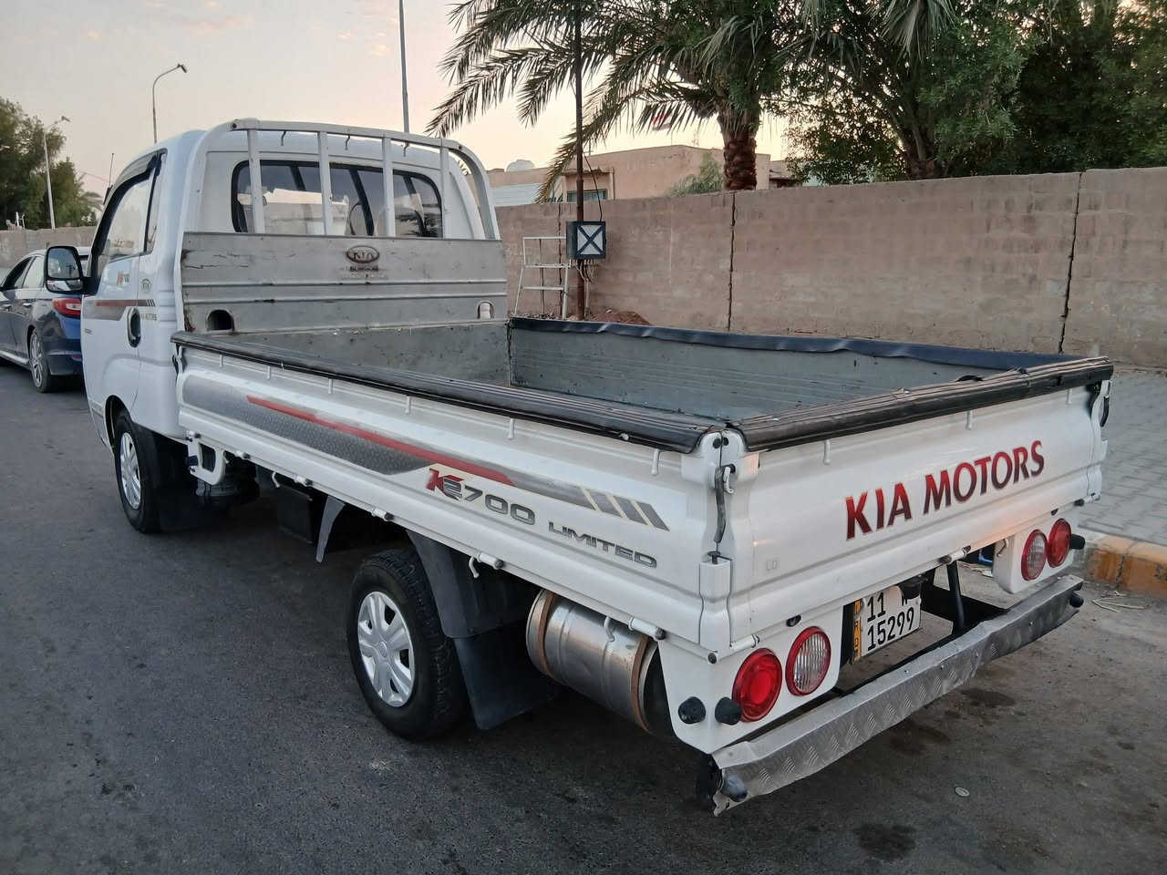 سلام عليكم للبيع كيه عموشه موديل ٢٠١٥ رقم بغداد انكليزي سياره جديده مكفوله كفاله عامه العنوان بغداد الشراي يتصل الهاتف ***********///***********
