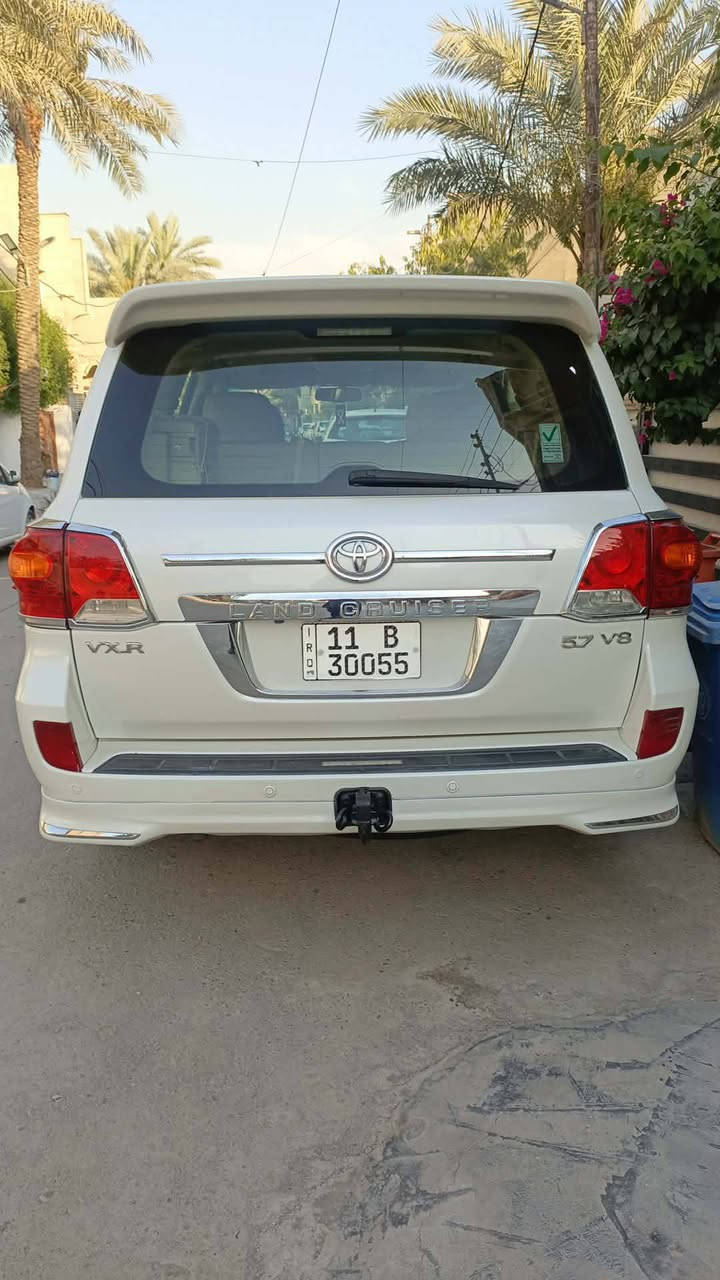 لاندكروز vxrمحرك 47008سلتدر موديل 2010رقم بغداد فول مواصفات مواصفات لكزز بدون حادث فقط بارد باب السائق ماشية 160حقيقيابعنوان بغداد*********** السعر 275 وبيها مجال
