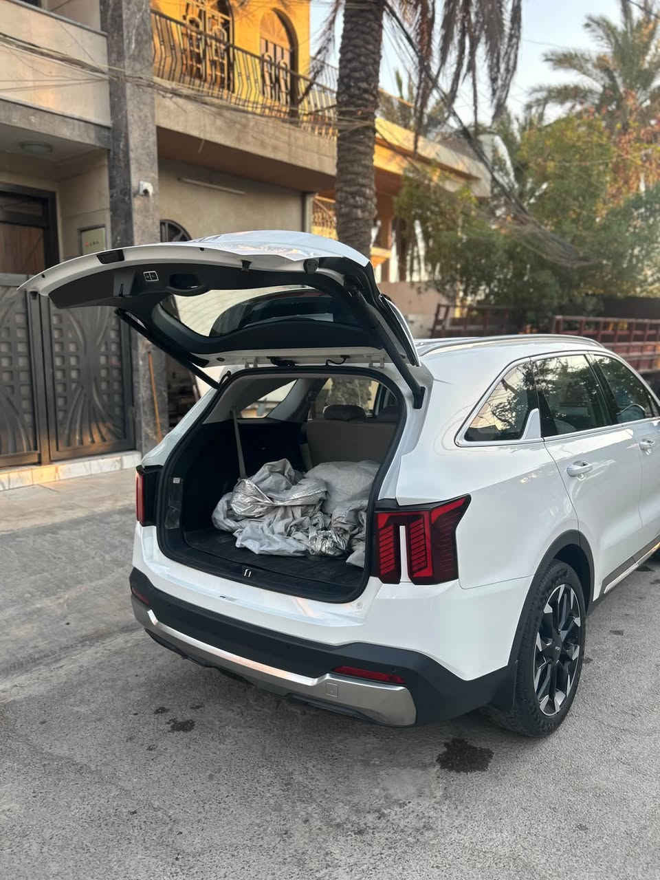 سلام عليكم من رخصت الآدمن سورنتو موديل ٢٠٢٥
وكالة الدولية ماشية ١٨ الف وقابل للزياده فول مواصفات ماعدا فتحة السقف تحويل مباشر السيارة رقمها بغداد مواصفات السيارة 

اربع كامرات 
داتا شو
تشغيل عن بعد وقيادة ذاتية 
بصمة باب السايق وبصف السايق
تحكم كهرباء بالكشنات الأمامية
ويل ٢٠

مكان السيارة بغداد منطقة الصليخ مقابل المتسوق ماركت شارع ال ٤٠٠ السعر ٣٢٠ ورقة وبيها مجال قليل السيارة للأستفسار الأتصال ع الرقم ***********
