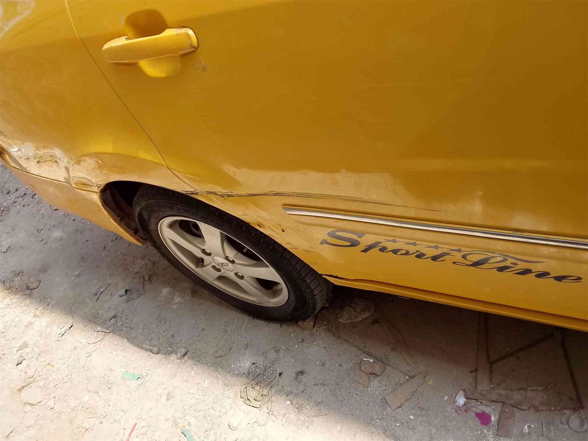 شيري A5 اوتماتيك موديل 11بغداد بسمي سنويه قبل يومين مستلمها 
مصفره مكينه بيها واشرة مال قبق ولفات يهرب دهن شغلته بسيطه 
يرادلها ادامه بلكات تبريد وتتفئ كشر بلادي بس باب سائق مبدل بدون دواخل مكفوله بيها طخات بسيطه مضح بالصور سعر ب29بي مجال تواصل ***********
