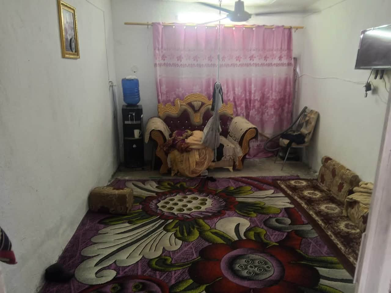 بيت للبيع زراعي اقرار محكمة 

حي الشهداء الزراعي 

خدمات كلهة متوفره ماء كهرباء مقرنص 

المساحة ٢٠٠ متر 

بناء عكاده 

صاله
 استقبال 
غرف عدد (٢)
صحيات داخليه وخارجيه 
كراج سياره وحديقه 

السعر (٤٠) وبي مجال بسيط 

للاستفسار والتواصل خاص. او واتساب 
***********
***********
